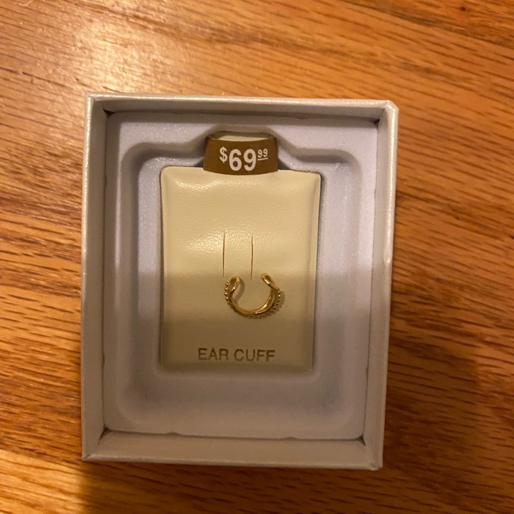 10 karat yellow gold earring cuff